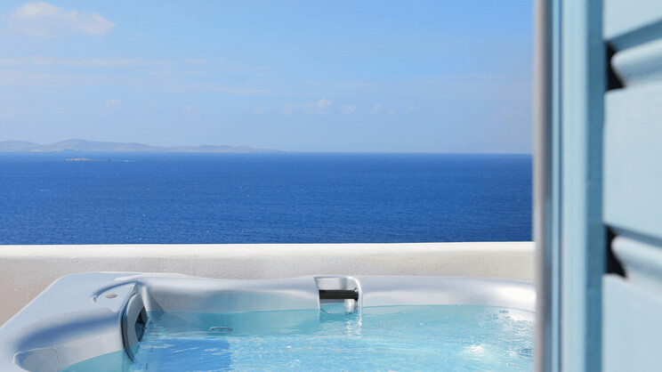 Deluxe Sea View Suite with Outdoors Jacuzzi